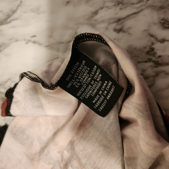 Le Chateau leaf print high crochet neck sleeveless blouse sz S - Picture 5 of 7